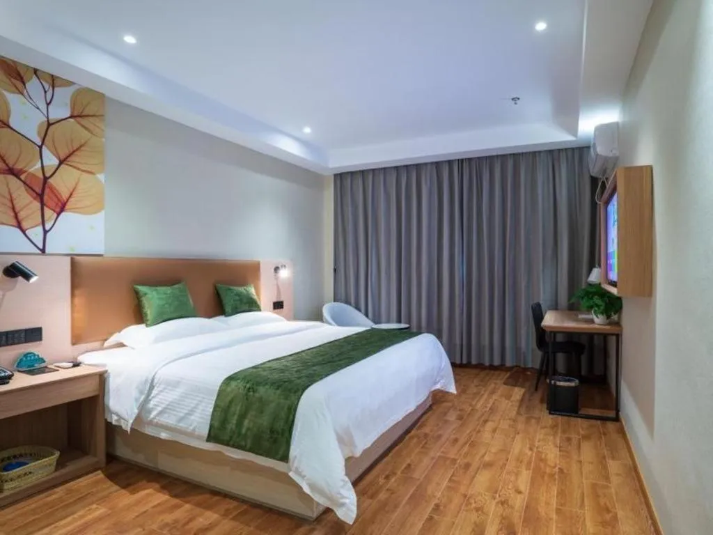 Bed in GreenTree Inn Express Suzhou Luzhi Ancient Town Scenic Area Xiaoshi Road
