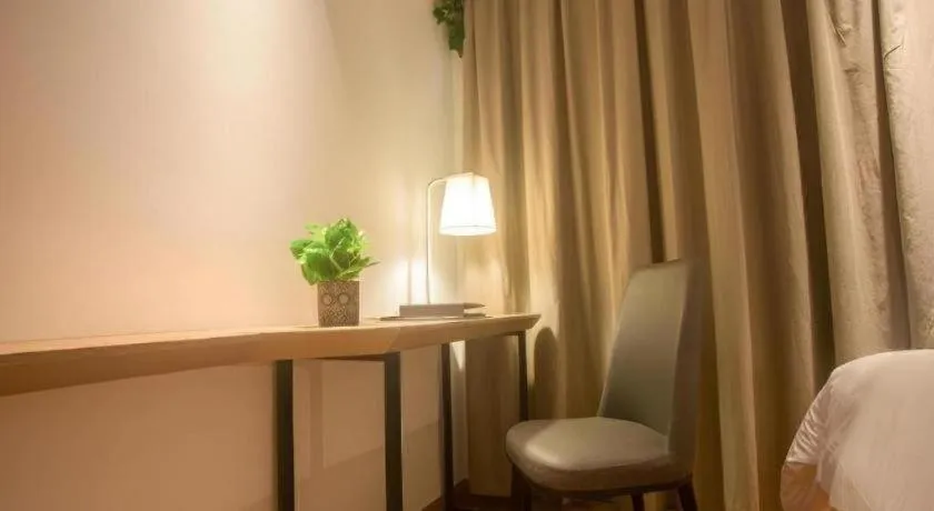 Bed in GreenTree Inn Express Hainan Haikou Haixiu Zhong Road