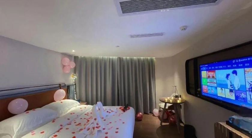 Bed in Echarm Hotel Guangzhou Tiyu West Raod Metro Station