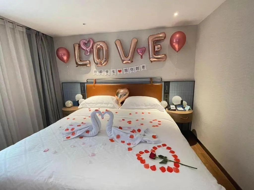 Bed in Echarm Hotel Guangzhou Tiyu West Raod Metro Station