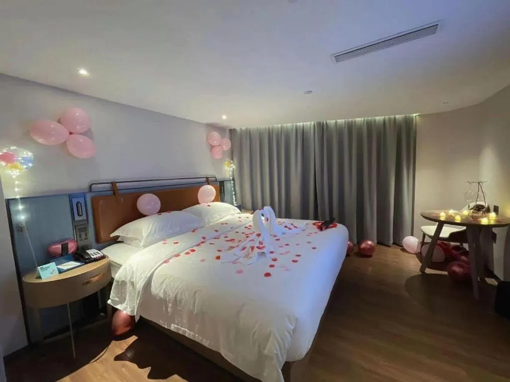 Bed in Echarm Hotel Guangzhou Tiyu West Raod Metro Station