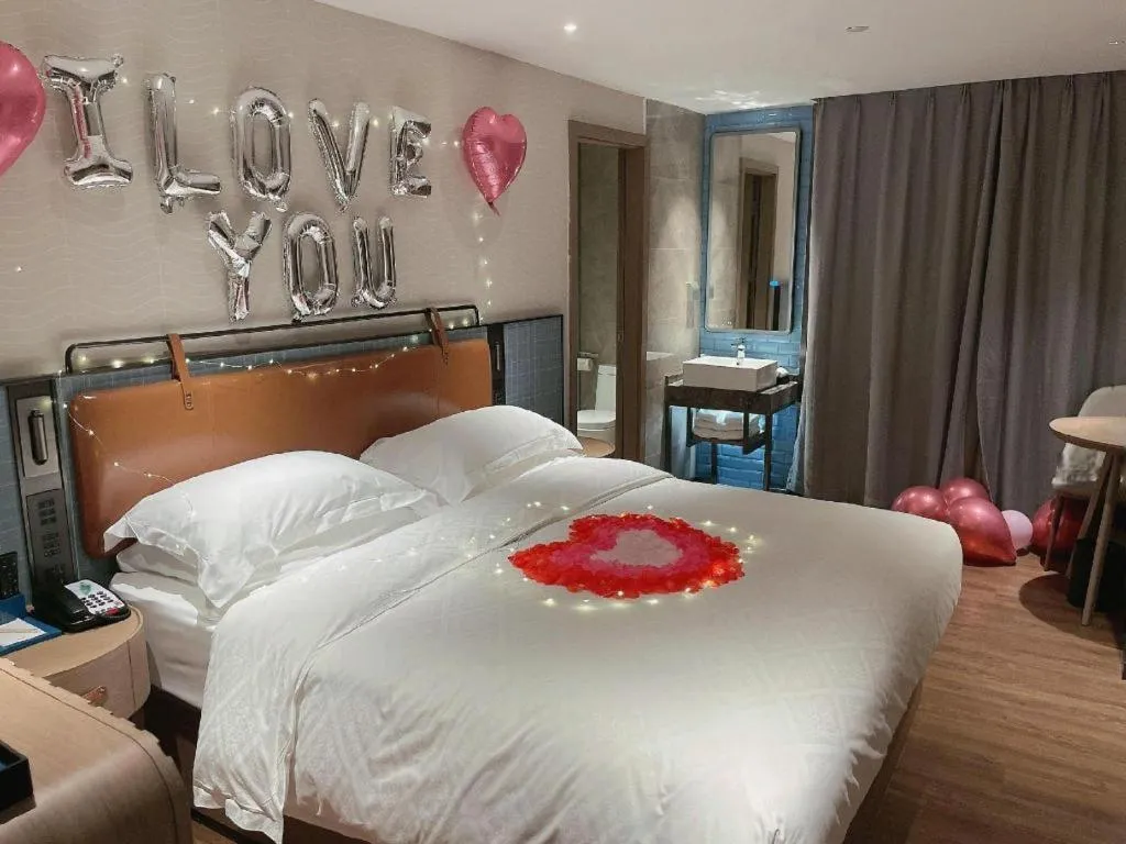 Bed in Echarm Hotel Guangzhou Tiyu West Raod Metro Station