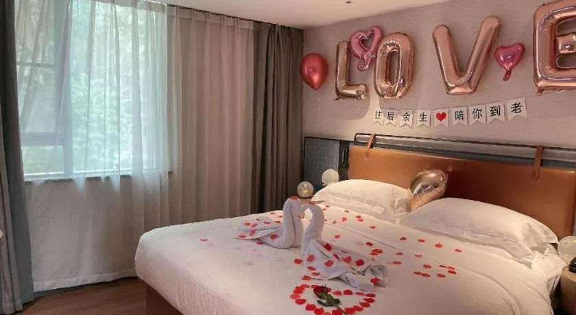 Bed in Echarm Hotel Guangzhou Tiyu West Raod Metro Station