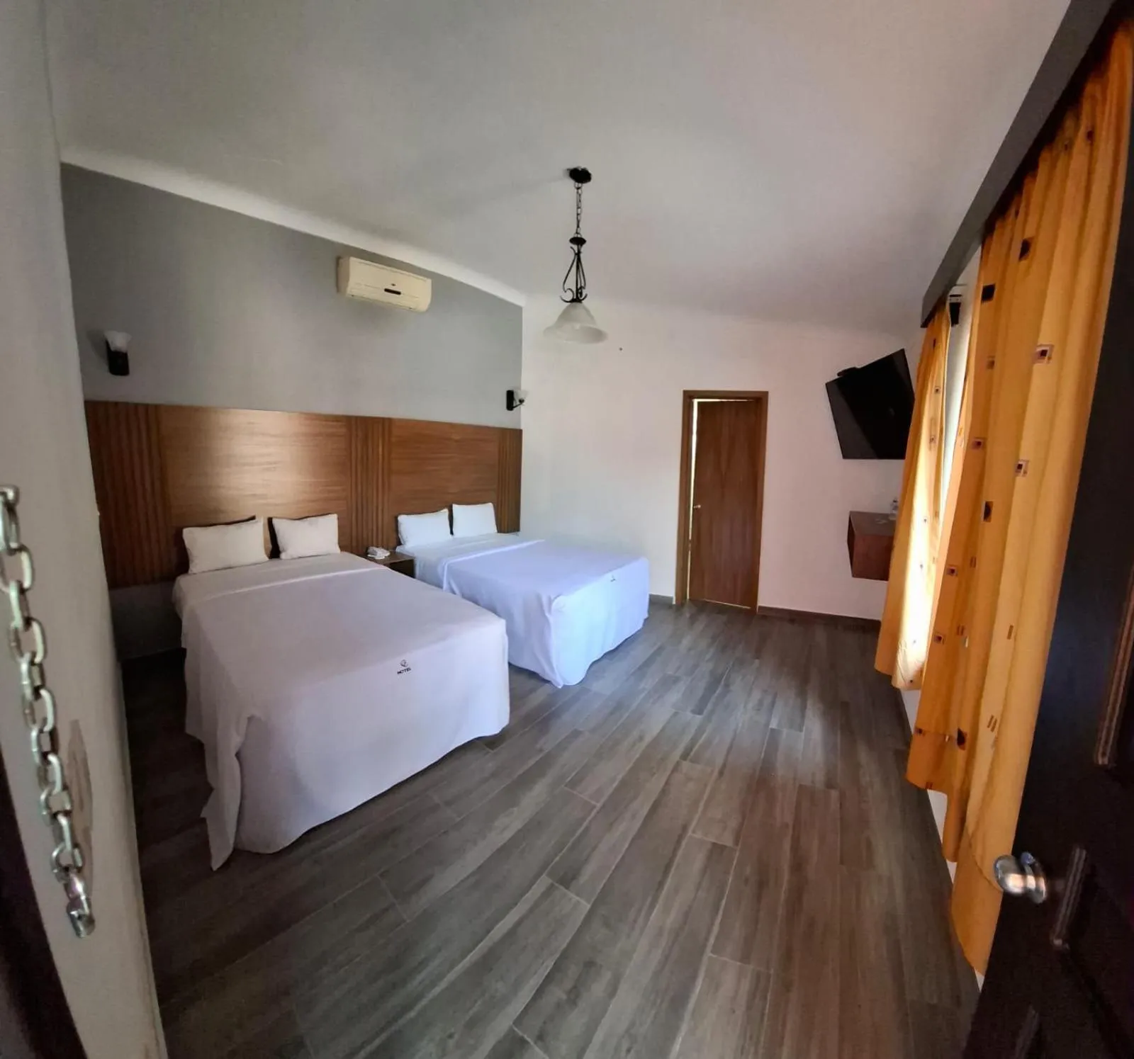 Bed in Hotel Aquiles