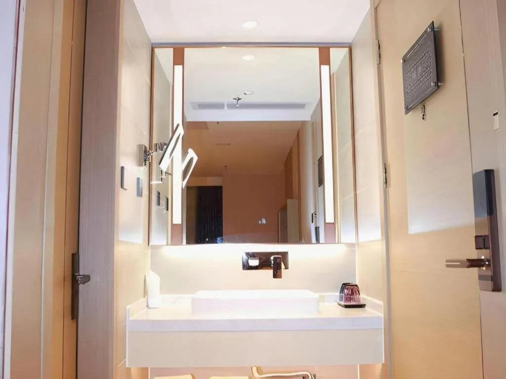 Bed in Lavande Hotel Shenzhen East Gate Wanxiang City Guomao Metro Statipn