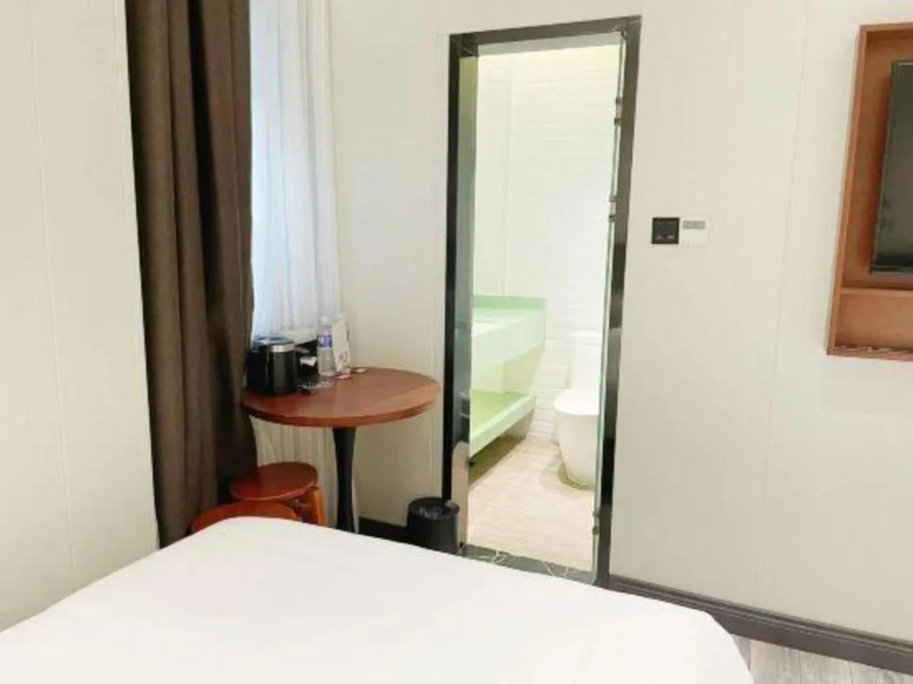 Bed in City Comfort Premier Hotel Guangzhou Tower Chigang Metro Station Pazhou Exhibition