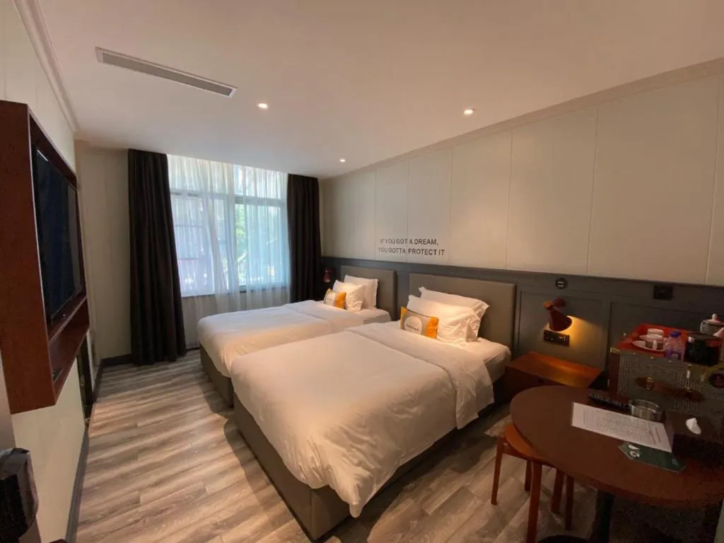 Bed in City Comfort Premier Hotel Guangzhou Tower Chigang Metro Station Pazhou Exhibition