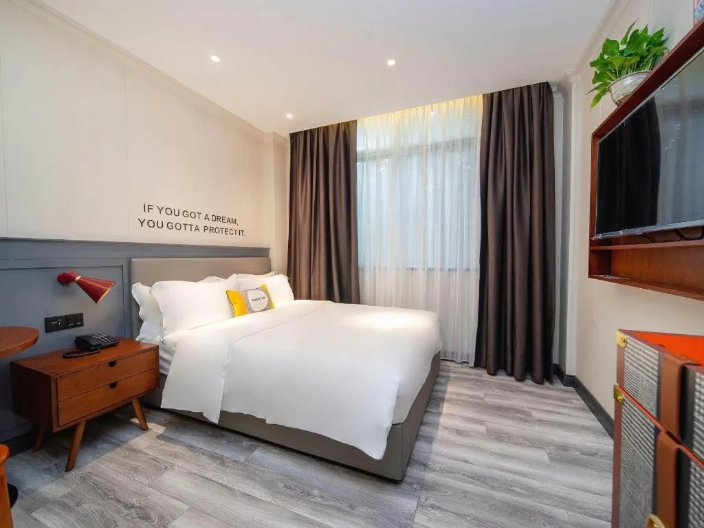 Bed in City Comfort Premier Hotel Guangzhou Tower Chigang Metro Station Pazhou Exhibition