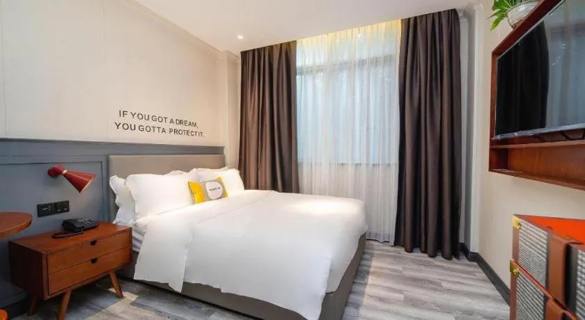 Bed in City Comfort Premier Hotel Guangzhou Tower Chigang Metro Station Pazhou Exhibition