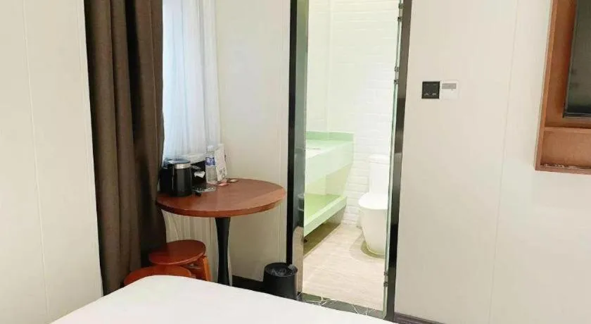 Bed in City Comfort Premier Hotel Guangzhou Tower Chigang Metro Station Pazhou Exhibition