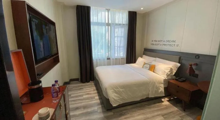 Bed in City Comfort Premier Hotel Guangzhou Tower Chigang Metro Station Pazhou Exhibition