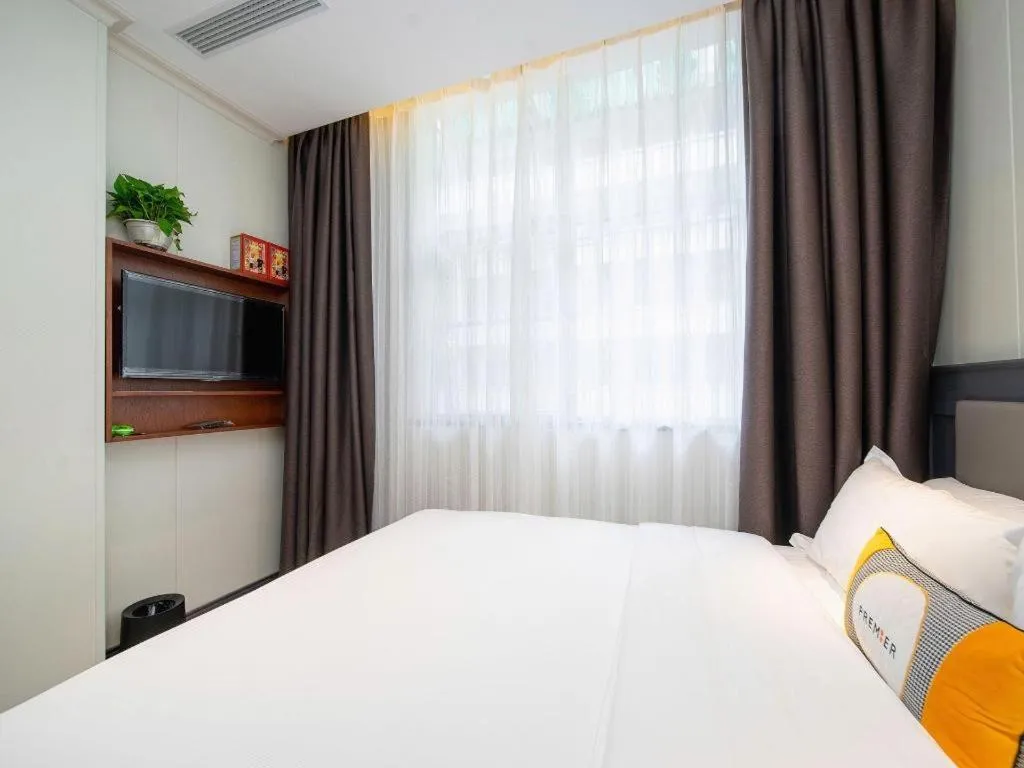Bed in City Comfort Premier Hotel Guangzhou Tower Chigang Metro Station Pazhou Exhibition