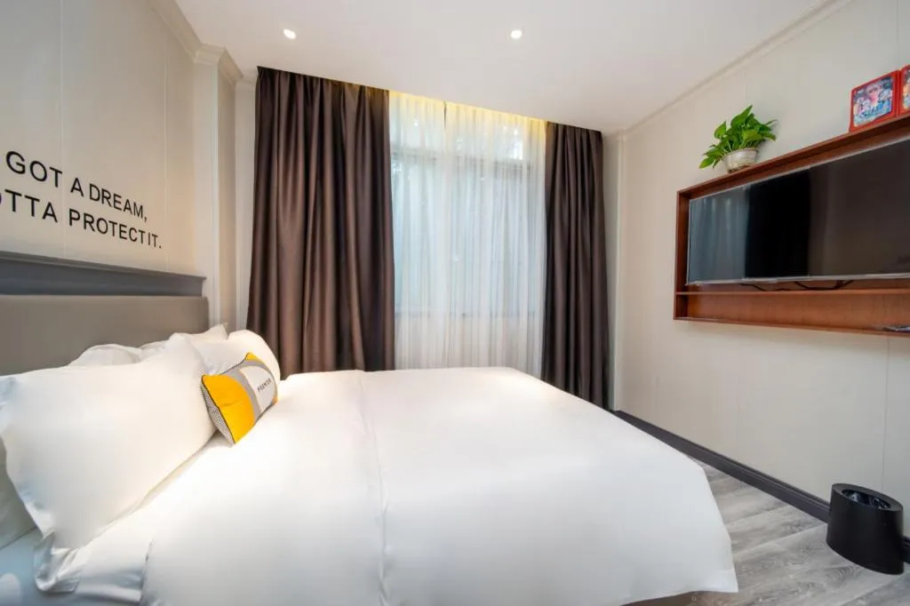 Bed in City Comfort Premier Hotel Guangzhou Tower Chigang Metro Station Pazhou Exhibition