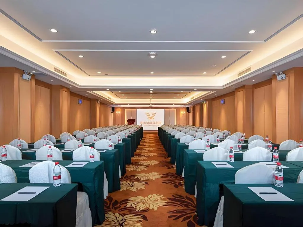 Vienna Hotel Zhengzhou Only Henan Movie Town