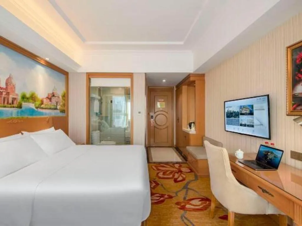 Bed in Vienna Hotel Zhengzhou Only Henan Movie Town