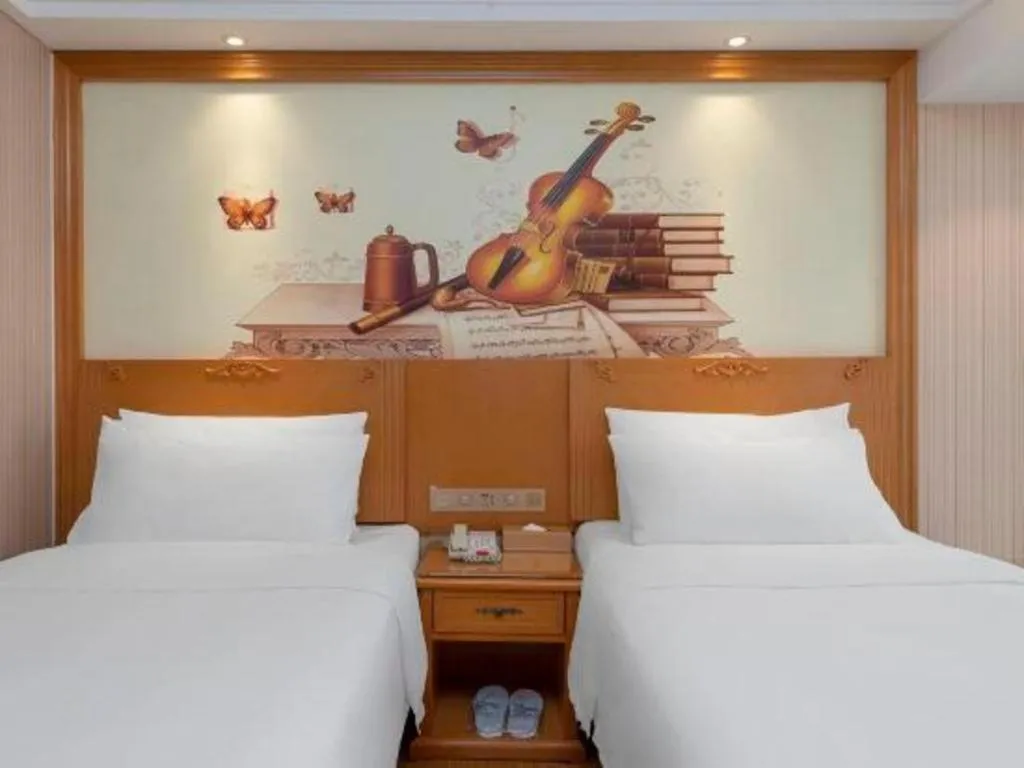 Bed in Vienna Hotel Zhengzhou Only Henan Movie Town