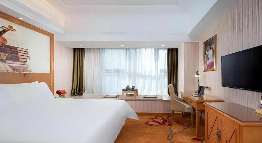 Bed in Vienna Hotel Zhengzhou Only Henan Movie Town