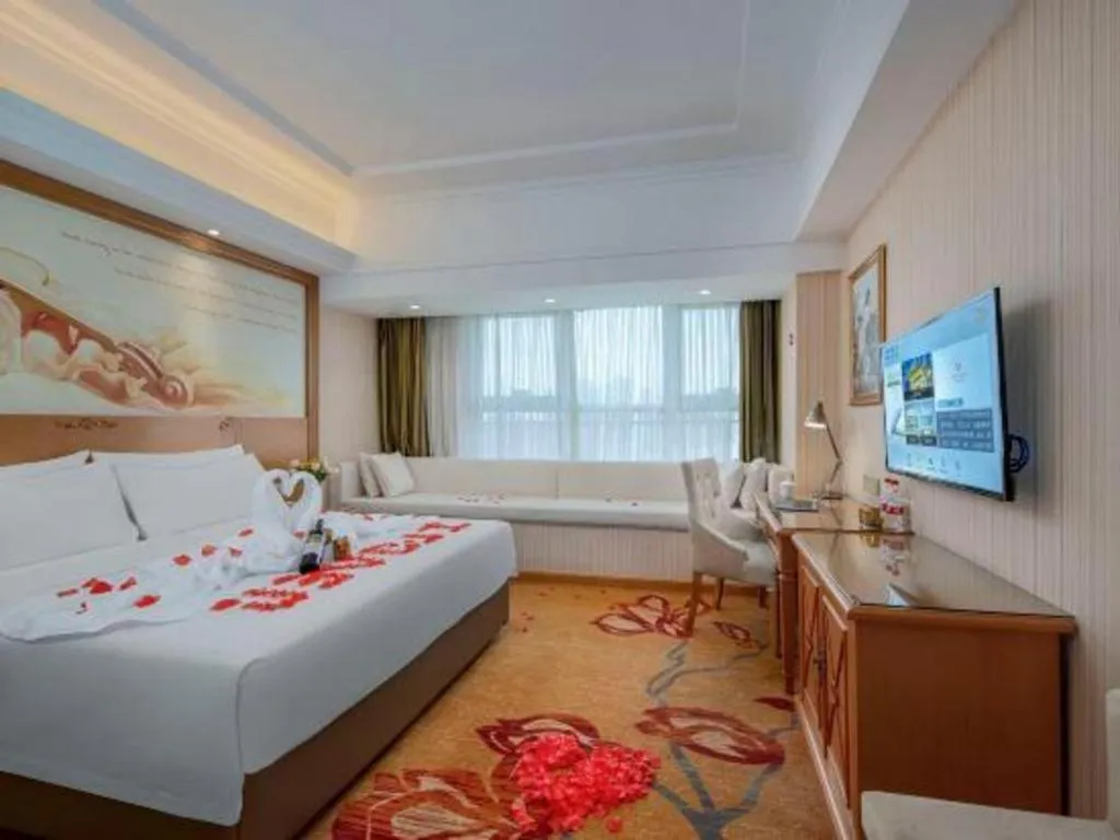 Bed in Vienna Hotel Zhengzhou Only Henan Movie Town