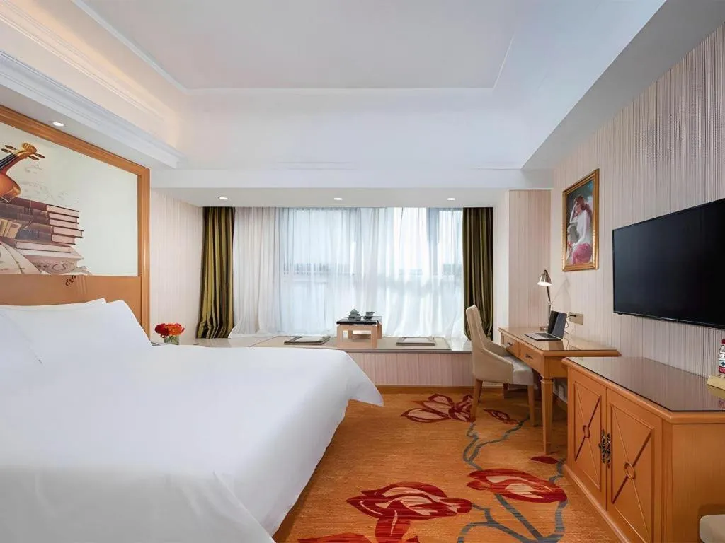 Bed in Vienna Hotel Zhengzhou Only Henan Movie Town