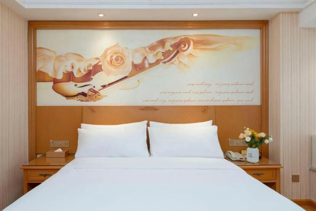 Bed in Vienna Hotel Zhengzhou Only Henan Movie Town