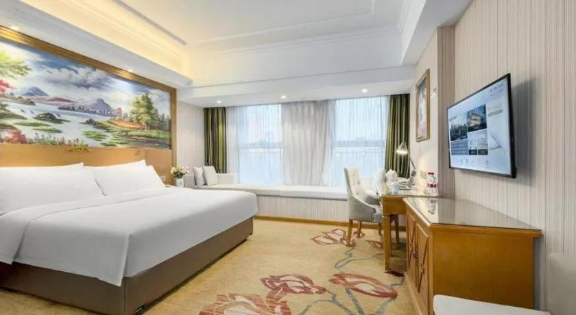 Bed in Vienna Hotel Zhengzhou Only Henan Movie Town