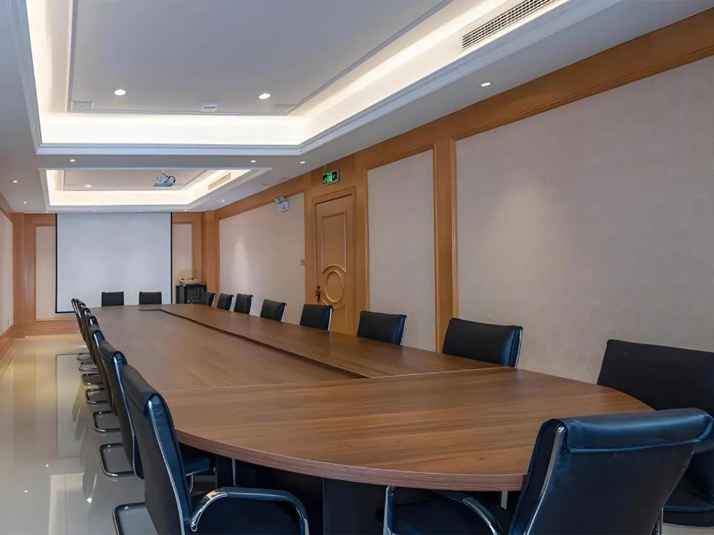 Vienna Hotel Zhengzhou Only Henan Movie Town