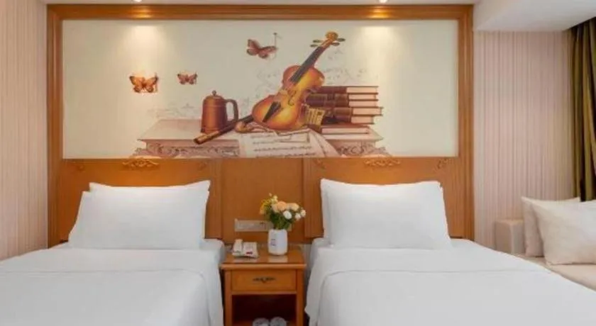 Bed in Vienna Hotel Zhengzhou Only Henan Movie Town