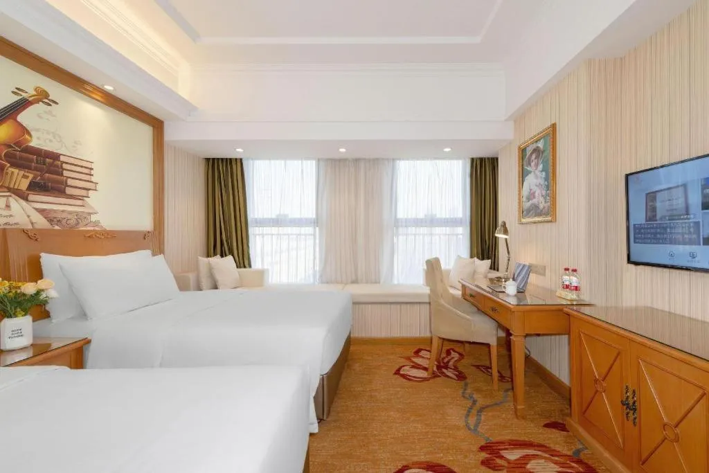 Bed in Vienna Hotel Zhengzhou Only Henan Movie Town