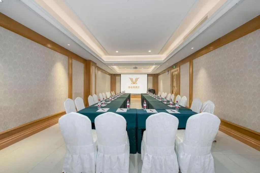 Vienna Hotel Zhengzhou Only Henan Movie Town