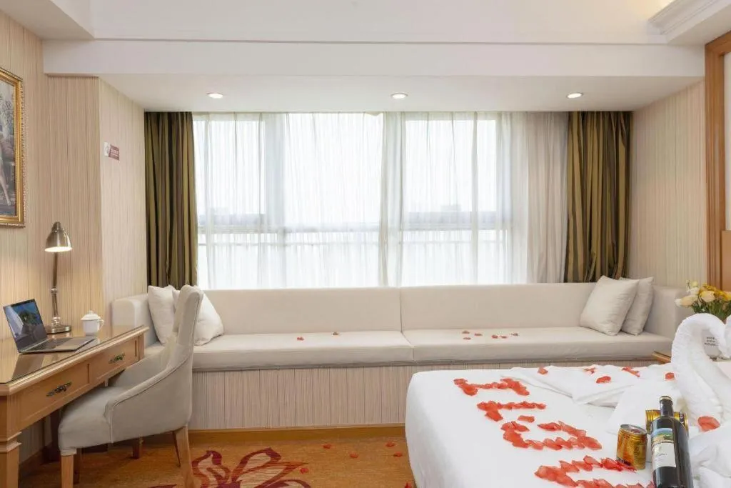 Bed in Vienna Hotel Zhengzhou Only Henan Movie Town