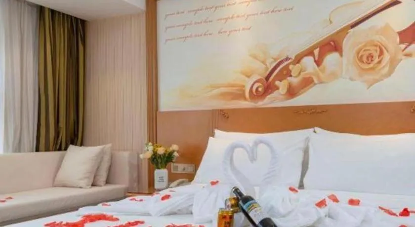 Bed in Vienna Hotel Zhengzhou Only Henan Movie Town