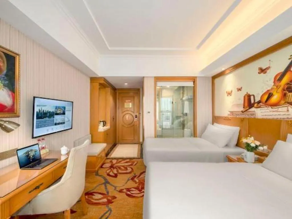 Bed in Vienna Hotel Zhengzhou Only Henan Movie Town