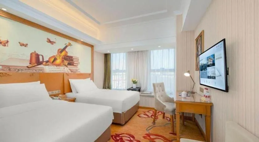 Bed in Vienna Hotel Zhengzhou Only Henan Movie Town