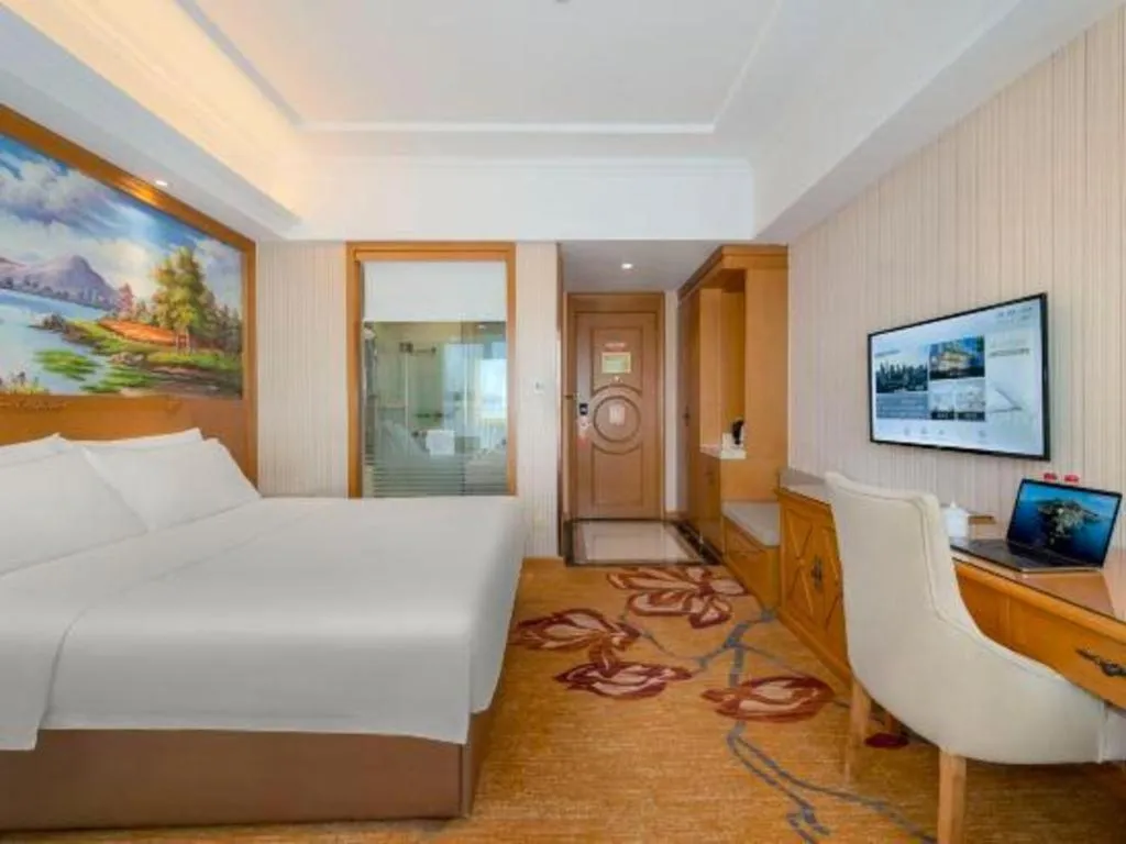 Bed in Vienna Hotel Zhengzhou Only Henan Movie Town