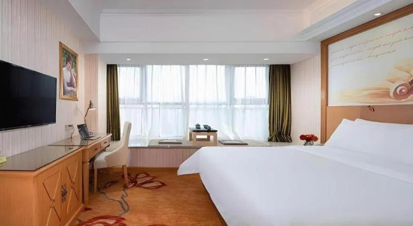 Bed in Vienna Hotel Zhengzhou Only Henan Movie Town