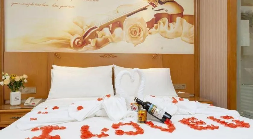 Bed in Vienna Hotel Zhengzhou Only Henan Movie Town
