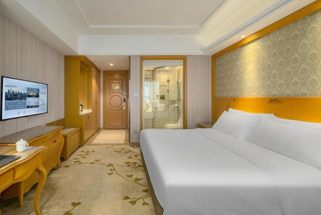 Bed in Vienna Hotel Zhengzhou Only Henan Movie Town