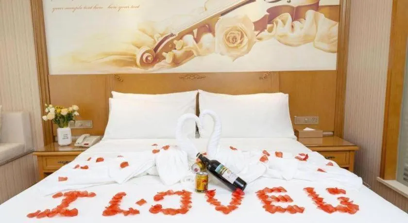 Bed in Vienna Hotel Zhengzhou Only Henan Movie Town