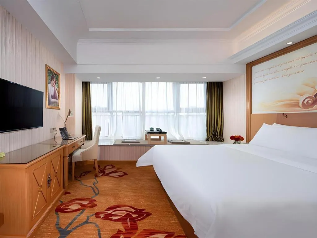 Bed in Vienna Hotel Zhengzhou Only Henan Movie Town