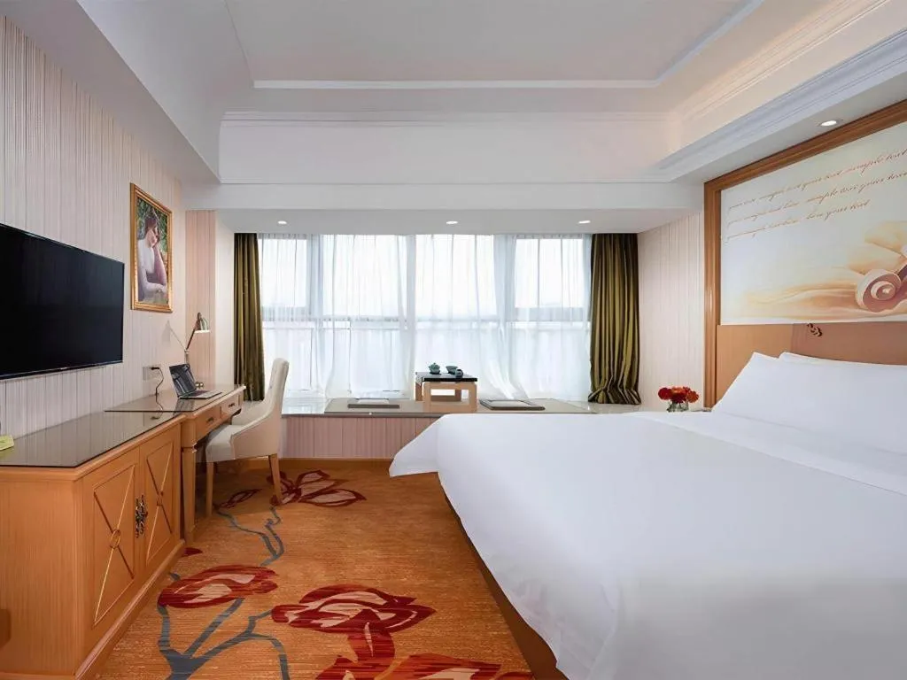 Bed in Vienna Hotel Zhengzhou Only Henan Movie Town
