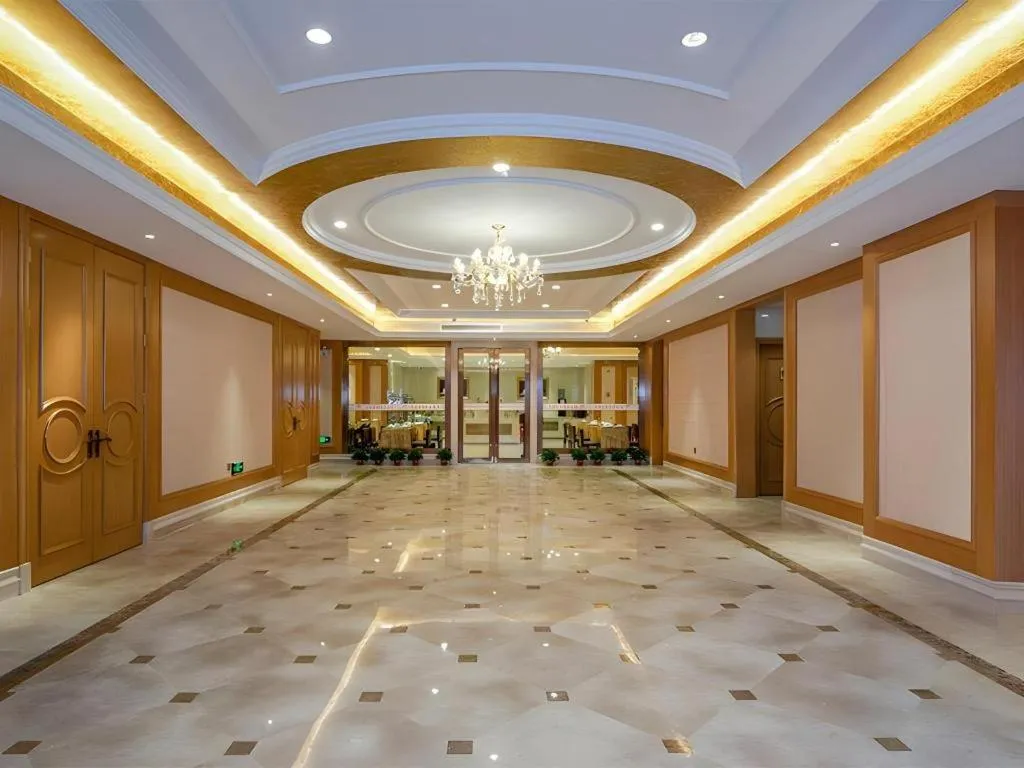 Vienna Hotel Zhengzhou Only Henan Movie Town