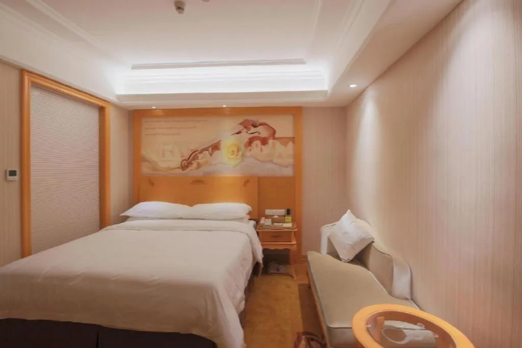 Bed in Vienna Hotel Shenzhen Qinghu Metro Station