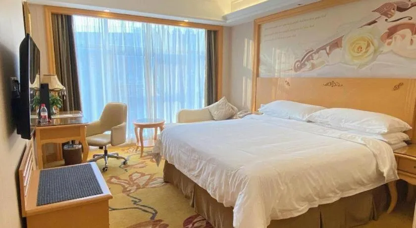 Bed in Vienna Hotel Shenzhen Qinghu Metro Station