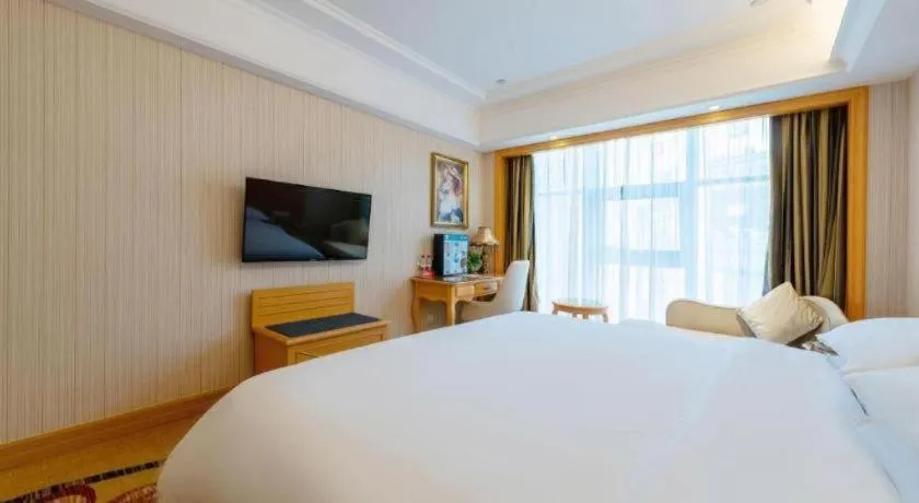 Bed in Vienna Hotel Shenzhen Qinghu Metro Station