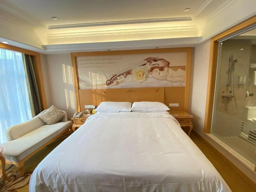 Bed in Vienna Hotel Shenzhen Qinghu Metro Station