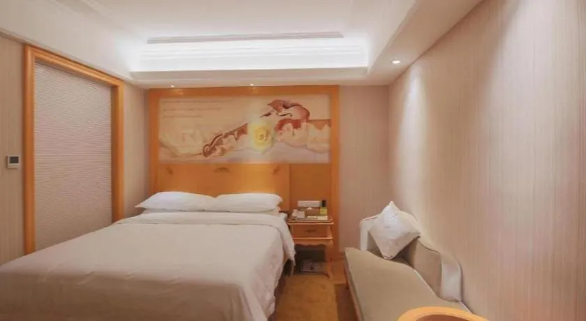 Bed in Vienna Hotel Shenzhen Qinghu Metro Station