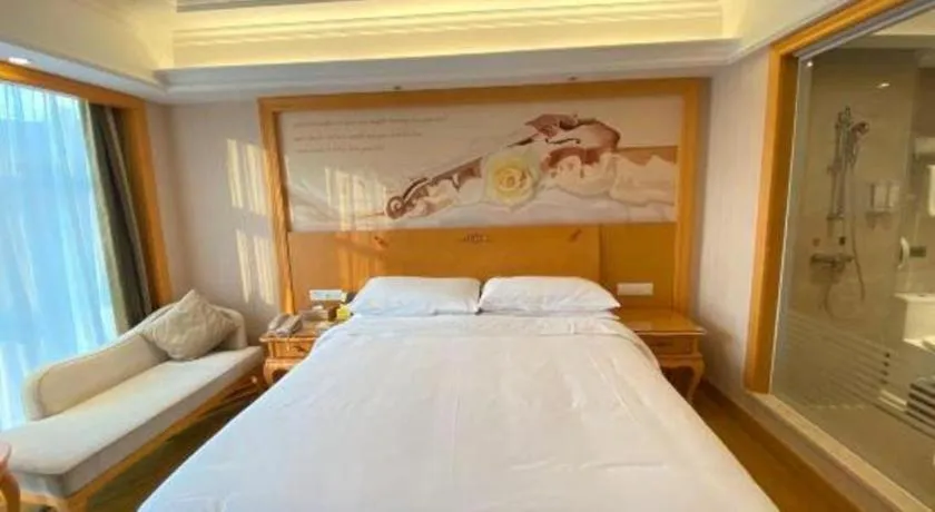 Bed in Vienna Hotel Shenzhen Qinghu Metro Station