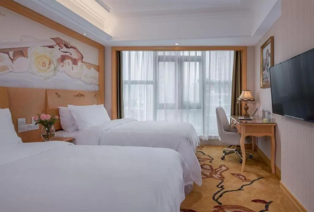 Bed in Vienna Hotel Shenzhen Qinghu Metro Station