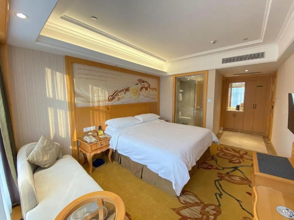 Bed in Vienna Hotel Shenzhen Qinghu Metro Station