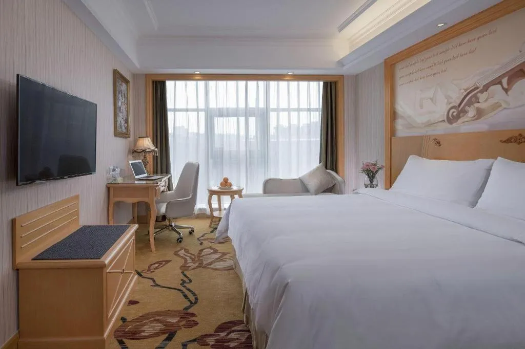 Bed in Vienna Hotel Shenzhen Qinghu Metro Station